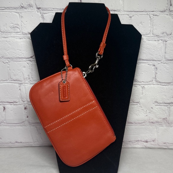 NEW w/ Tags Coach Burnt Orange Coral Leather Wristlet w/ Hangtag - Picture 4 of 13